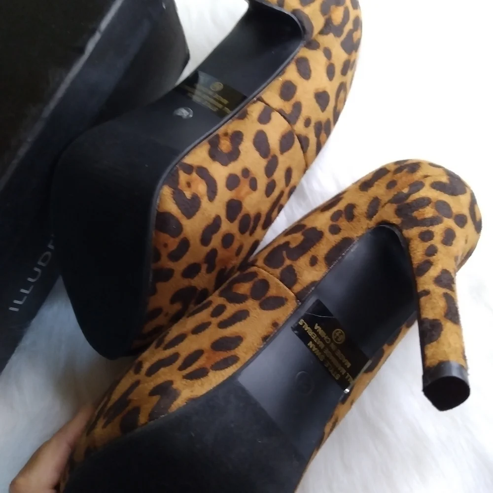 ILLUDE leopard suede heels size 6 1/2 office siren